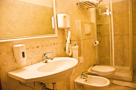 Bagno camera - Hotel dei Tartari albergo 3 stelle Guidonia-Roma